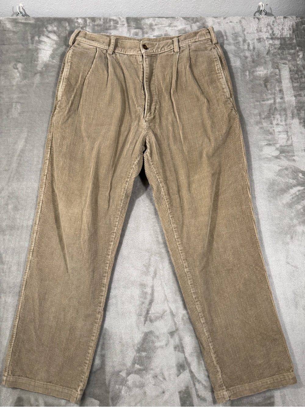 Vintage Woolrich Corduroy Pants Mens Measured 33x29 Pleated Khaki